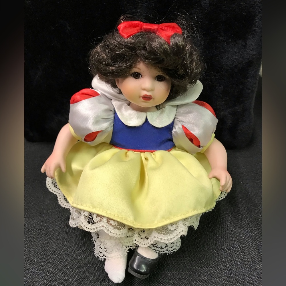Marie Osmond Tiny Tot Doll Disney Snow White Porcelain Baby Collectibles 6”